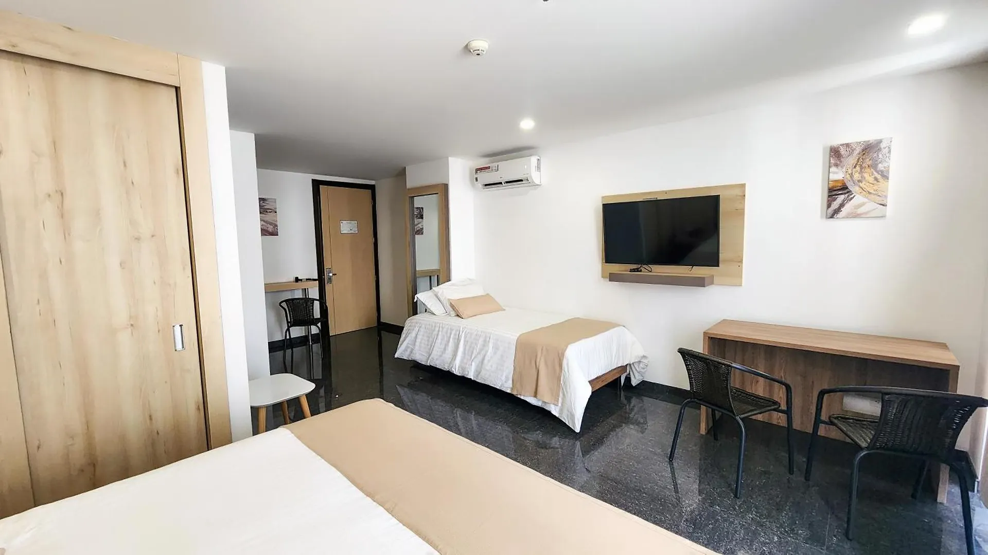 Hotel Be Suites קאלי 4*,